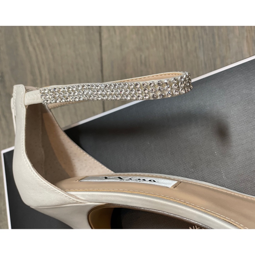 Nina Volanda Ivory Satin Crystal Ankle Strap Dress Sandals Size 9.5M New in Box - Picture 11 of 15
